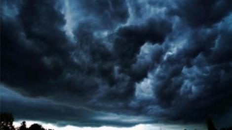 Meteorologii anuntă ploi torențiale, tunete și vijelii pentru TOATĂ ȚARA
