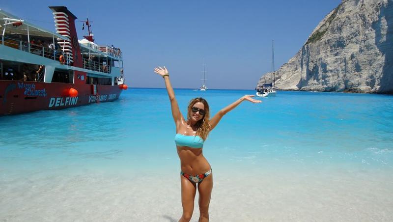 Flavia Mihăşan, irezistibilă pe o plajă din Grecia! Uite cât de bine arată vecina de la 