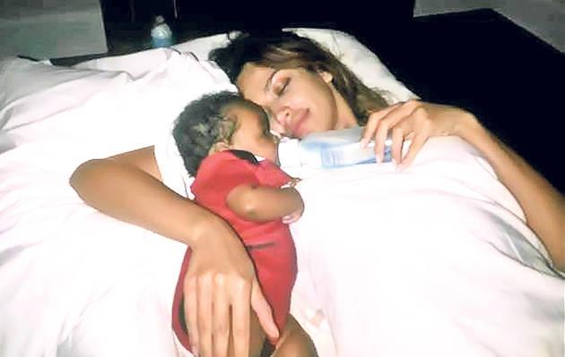 S-a &icirc;ndrăgostit iremediabil tocmai &icirc;n Haiti! Mădălina Ghenea a devenit mamă cu acte-n regulă!