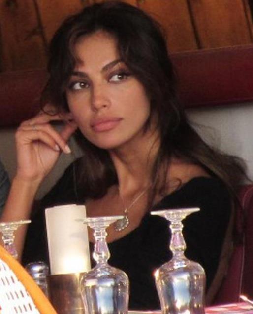 Mădălina Ghenea, &icirc;nconjurată de copii: Uite ce suflet mare are!