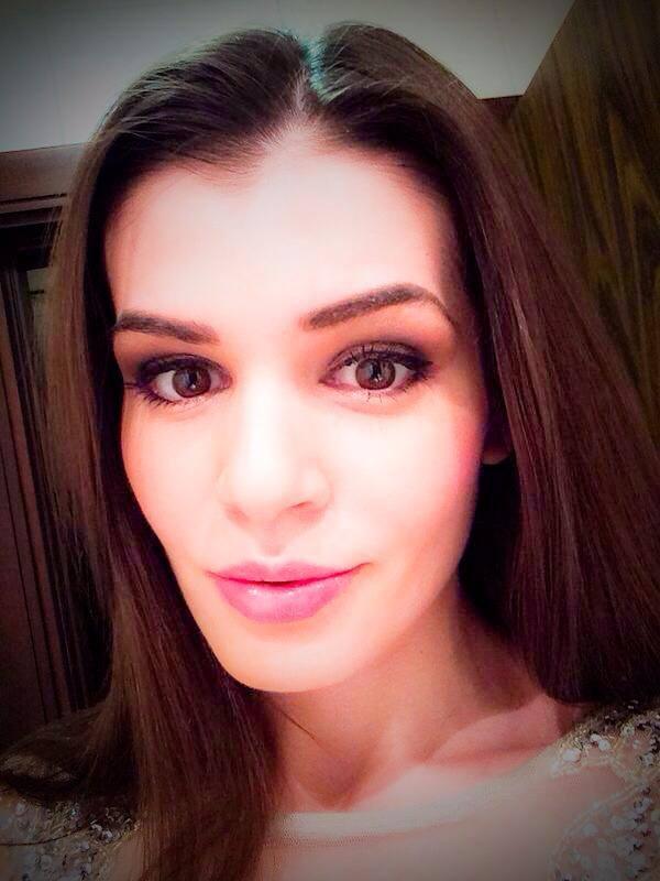 Mr. Pink nu &icirc;i dă voie Monicăi să stea &icirc;n apropierea lui irinel