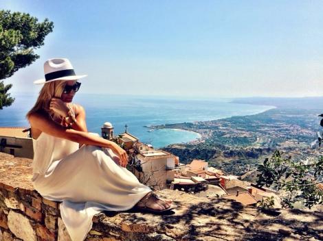 Prezentatoarea rubricii Meteo, Anamaria Stancu, şi-a petrecut vacanţa alături de vedetele de la Hollywood