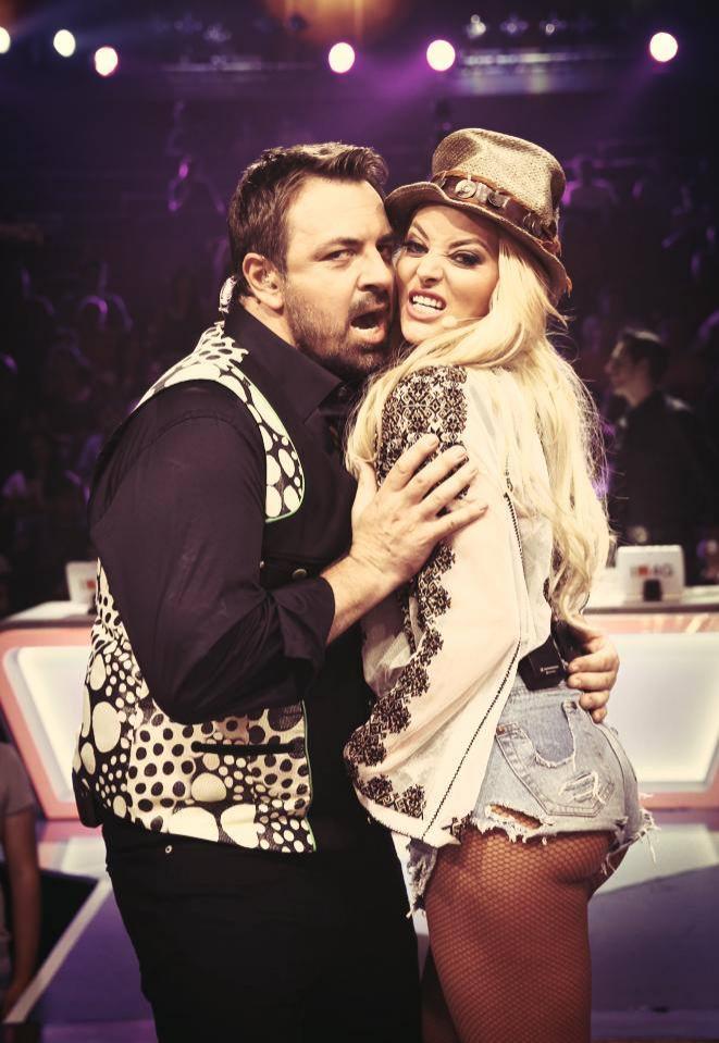 Delia şi Horia Brenciu, &icirc;ntr-o fotografie FIERBINTE! N-ai cum să nu-i iubeşti pe juraţii "X Factor"