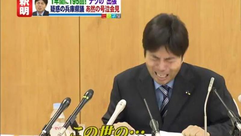 VIDEO! Un politician japonez s-a pus pe plâns în timpul unei confernţe de presă