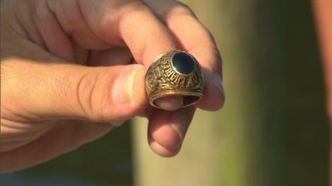 O americancă şi-a recuperat un inel la 60 de ani după ce l-a pierdut