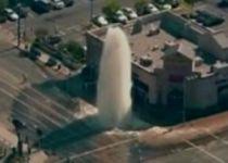 Apă, multă apă! F&acirc;nt&acirc;nă arteziană &icirc;n campusul Universităţii din Los Angeles, provocată de o conductă spartă