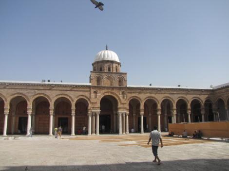 Viziteaza moscheea Al-Zaytuna din Tunisia