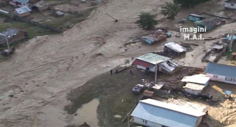 Apa le-a distrus casele! Imaginile durerii după potopul din Oltenia