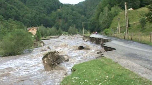 Ploaia a făcut prăpăd! Drumul de pe Transalpina s-a RUPT!