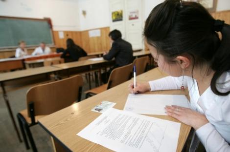 BAC 2014: Elevii susțin ultima probă a examenului, la alegere din mai multe discipline