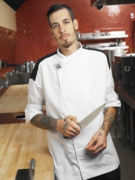 Primul câștigător Hell’s Kitchen are propria linie de cuțite profesionale