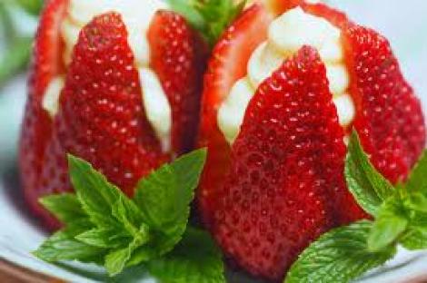 10 motive pentru care trebuie să mănânci căpșuni