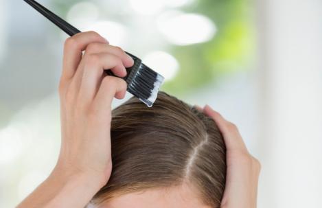 6 cele mai mari greșeli pe care le faci când îți vopsești părul acasă