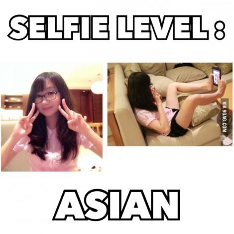 N-ai mai văzut aşa ceva: Uite cum îşi fac selfie asiaticele!