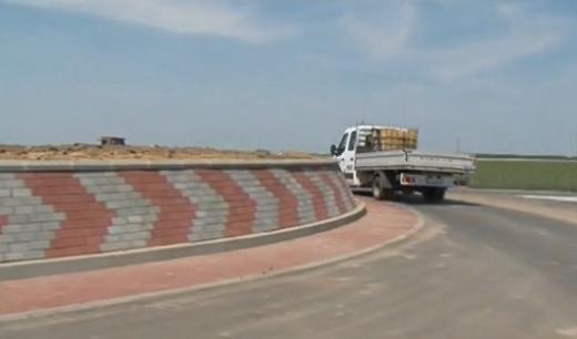 Se &icirc;nt&acirc;mplă &icirc;n Rom&acirc;nia! 20 de milioane de lei pentru un sens giratoriu... fără sens!