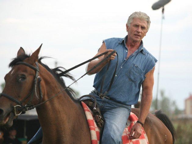 Doliu &icirc;n lumea filmului! După luni &icirc;ntregi de suferinţă, celebrul cascador Szobi Cseh a murit