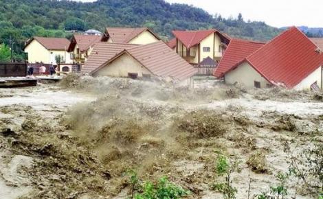 Bilanț oficial: Trei morți, un dispărut și mii de case distruse în urma inundațiilor
