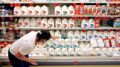 Atenție! Laptele din supermarket conține substanțe nocive, ce ar putea deveni PERICULOASE pentru sănătate