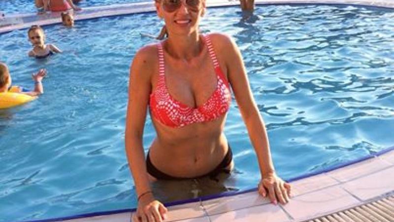 Andreea Bănică, sexy pe plajă! Cântăreața a încins mințile bărbaților