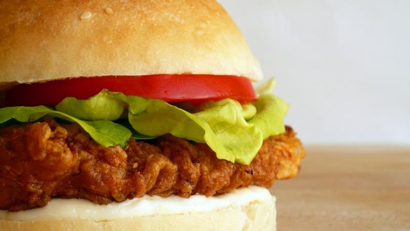 O femeie din Statele Unite a găsit o svastică pe sandvişul de la fast food