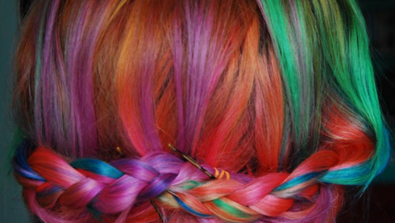 O nouă modă: părul vopsit în culorile curcubeului