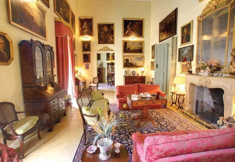 Casa Bernard: Muzeul si palatul secolului al XVI-lea