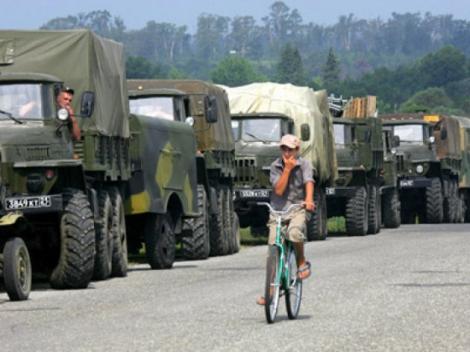 Ucraina: Kiev-ul trimite ajutor umanitar în estul ţării