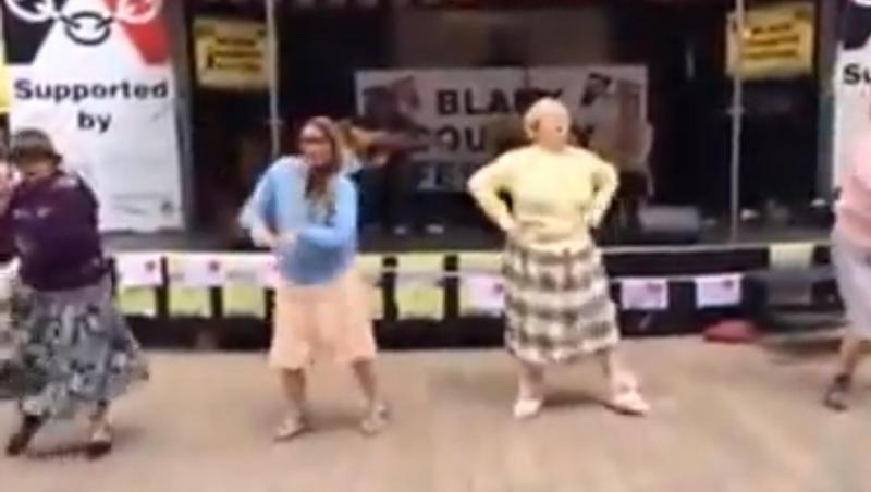 Bunicuţele au făcut spectacol pe piesa "Gangnam Style"