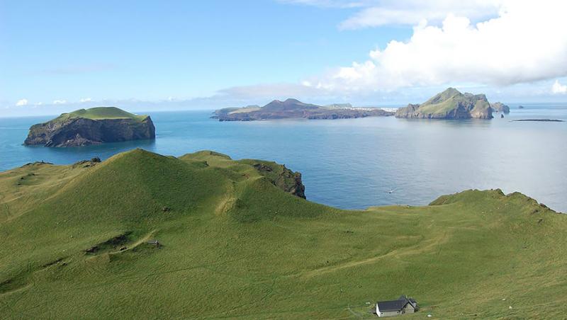 INCREDIBILA poveste a căsuței singuratice de pe o insulă IZOLATĂ din arhipelagul islandez. Cine trăiește aici?