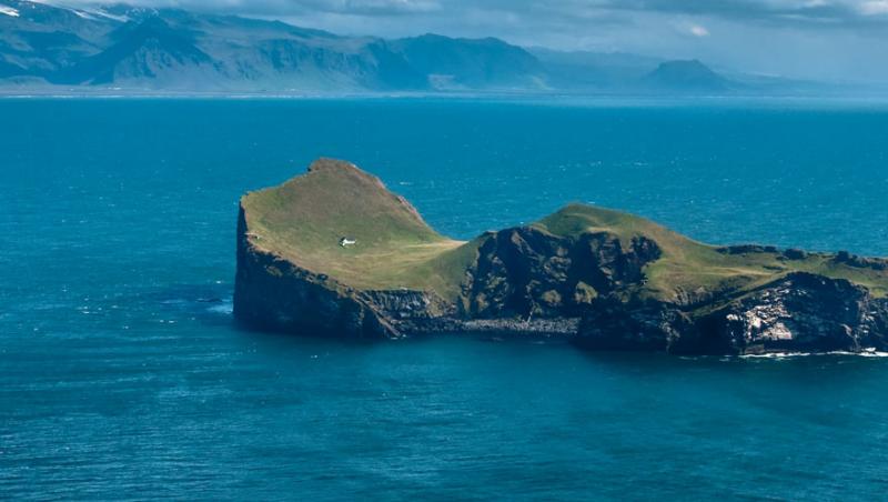INCREDIBILA poveste a căsuței singuratice de pe o insulă IZOLATĂ din arhipelagul islandez. Cine trăiește aici?