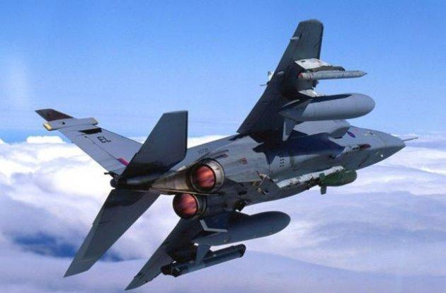 DEZASTRU! Două avioane de v&acirc;nătoare au intrat &icirc;n coliziune şi s-au prăbuşit, &icirc;n Italia