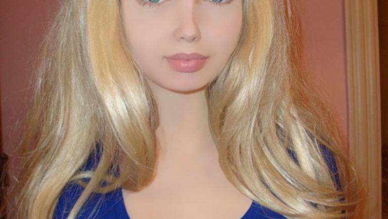 Ea este cea mai reușită Barbie umană de până acum: Se jură că nu s-a operat, dar o fi așa?