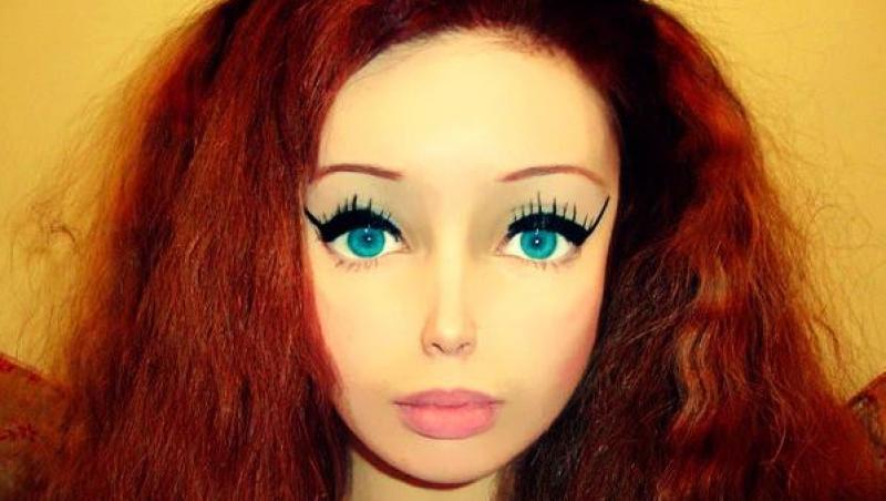 Ea este cea mai reușită Barbie umană de până acum: Se jură că nu s-a operat, dar o fi așa?