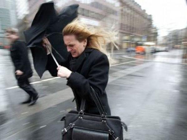 AVERTIZARE de ploi torenţiale! Uite zonele vizate