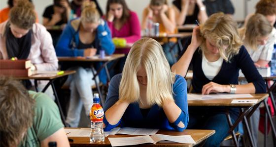 BAC &ndash; sesiunea de toamnă: Aproape 40.000 de candidaţi susţin astăzi proba scrisă la Limba şi literatura rom&acirc;nă!