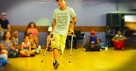VIDEO: Un băiat care are un singur picior te va lăsa cu gura căscată! Dansul lui e IMPRESIONANT