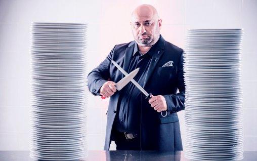 Chef, un preparat cu... gheață? Juratul Hell's Kitchen, Cătălin Scărlătescu, fată &icirc;n față cu provocarea Ice Bucket