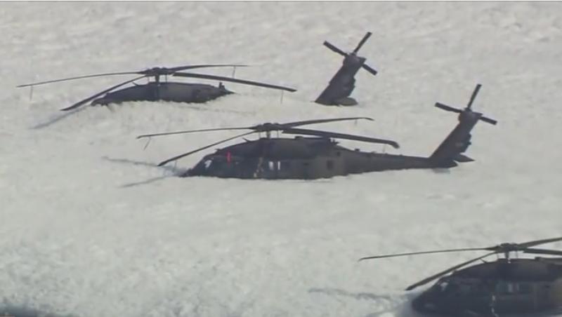 Imagini spectaculoase: 10 elicoptere au fost îngropate într-un morman de spumă!