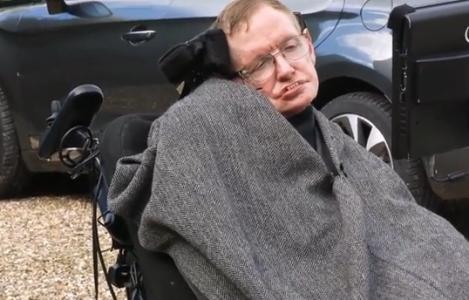 VIDEO! Stephen Hawking a acceptat provocarea Ice Bucket Challenge