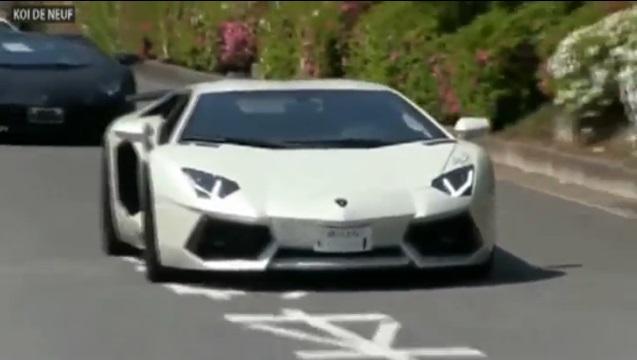 Mare a grădina ta, Doamne! Privește cum AROGANTUL posesor al unui Lamborghini pierde controlul bolidului de lux la 20 km/h