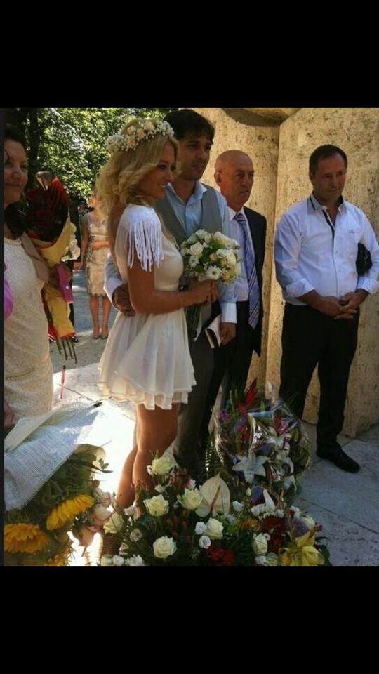 Și-au jurat iubire veșnică la "Poarta Sărutului"! Delia și soțul ei, doi ani de fericire