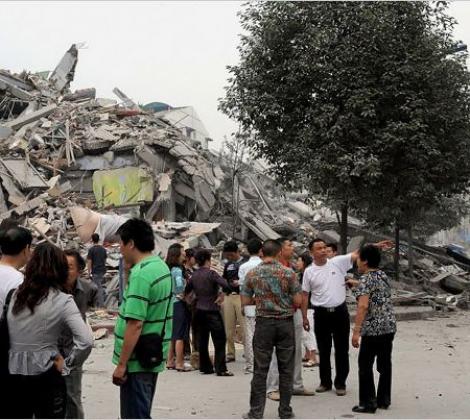 Cutremur devastator în China: 370 de morți şi 1900 de oameni au fost răniţi