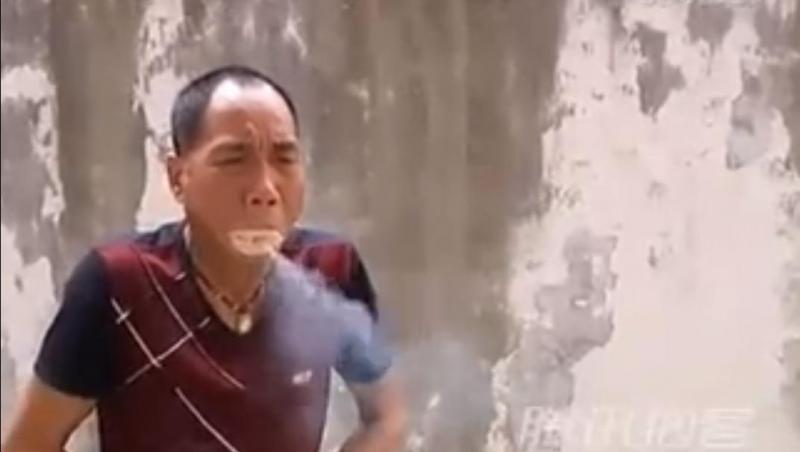 Scoate fum pe gură, cu ajutorul minţii