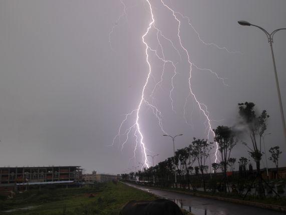 Veşti proaste de la meteorologi! A fost emisă o avertizare de ploi torenţiale pentru TOATĂ ŢARA!