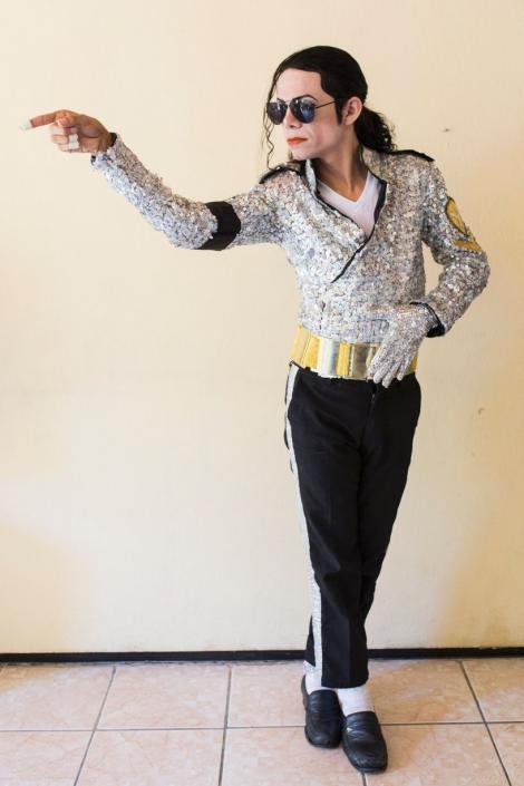 Din dragoste pentru Michael Jackson, s-a MUTILAT pe viaţă şi a devenit CELEBRU