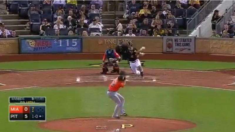 Impact nimicitor: Un jucător de baseball a fost lovit în cap cu o minge ce prinsese viteza de 160 de kilometri pe oră!