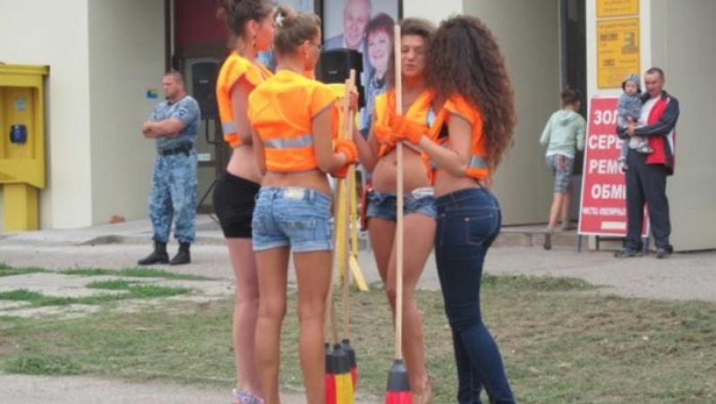 FOTO: Uită tot ce știai despre FEMEILE DE SERVICIU! Doamne, privește ce EXEMPLARE FIERBINȚI curăță străzile