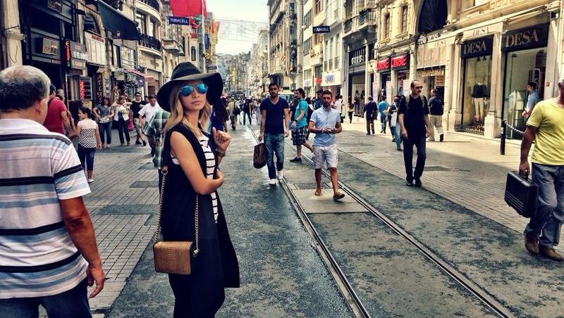 Anamaria Stancu, prezentatoarea rubricii “Meteo” de la Antena 1, a petrecut un week-end de miere la Istanbul
