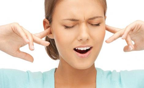 Te dor urechile? 10 remedii naturale