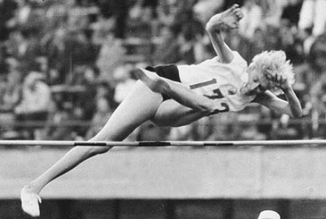 Iolanda Balaş: 14 recorduri mondiale doborâte, 140 de concursuri câştigate consecutiv